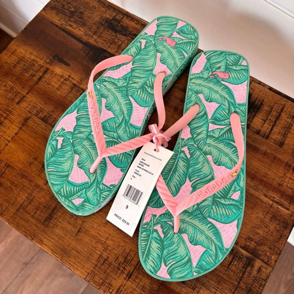 NEW Vineyard Vines Tropical Pink and Green Hibiscu Leaf Printed Flip Flop Size 9